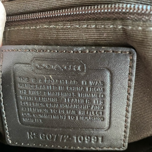 Gorgeous authentic Signature Coach Shoulder Bag - Picture 3 of 11
